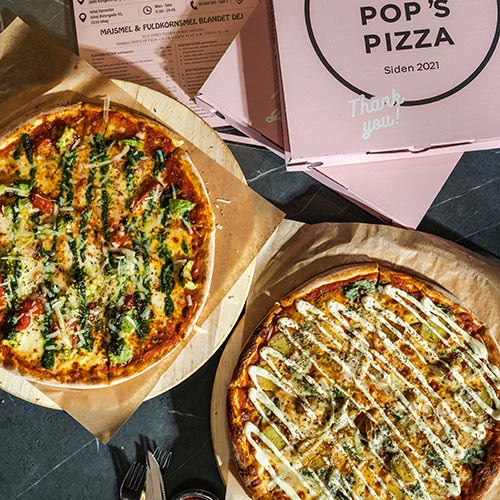 Et billede af en lækker/lækre vegetar pizzaer fra Pop's Pizza i Ishøj.